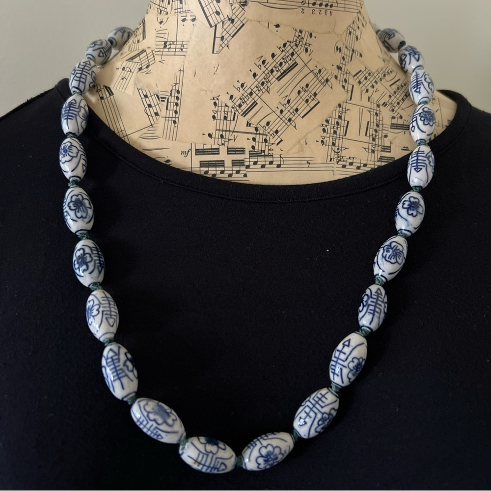 VTG Chinese Hand Knotted Blue White Painted Porcelain Lg Bead Necklace Floral